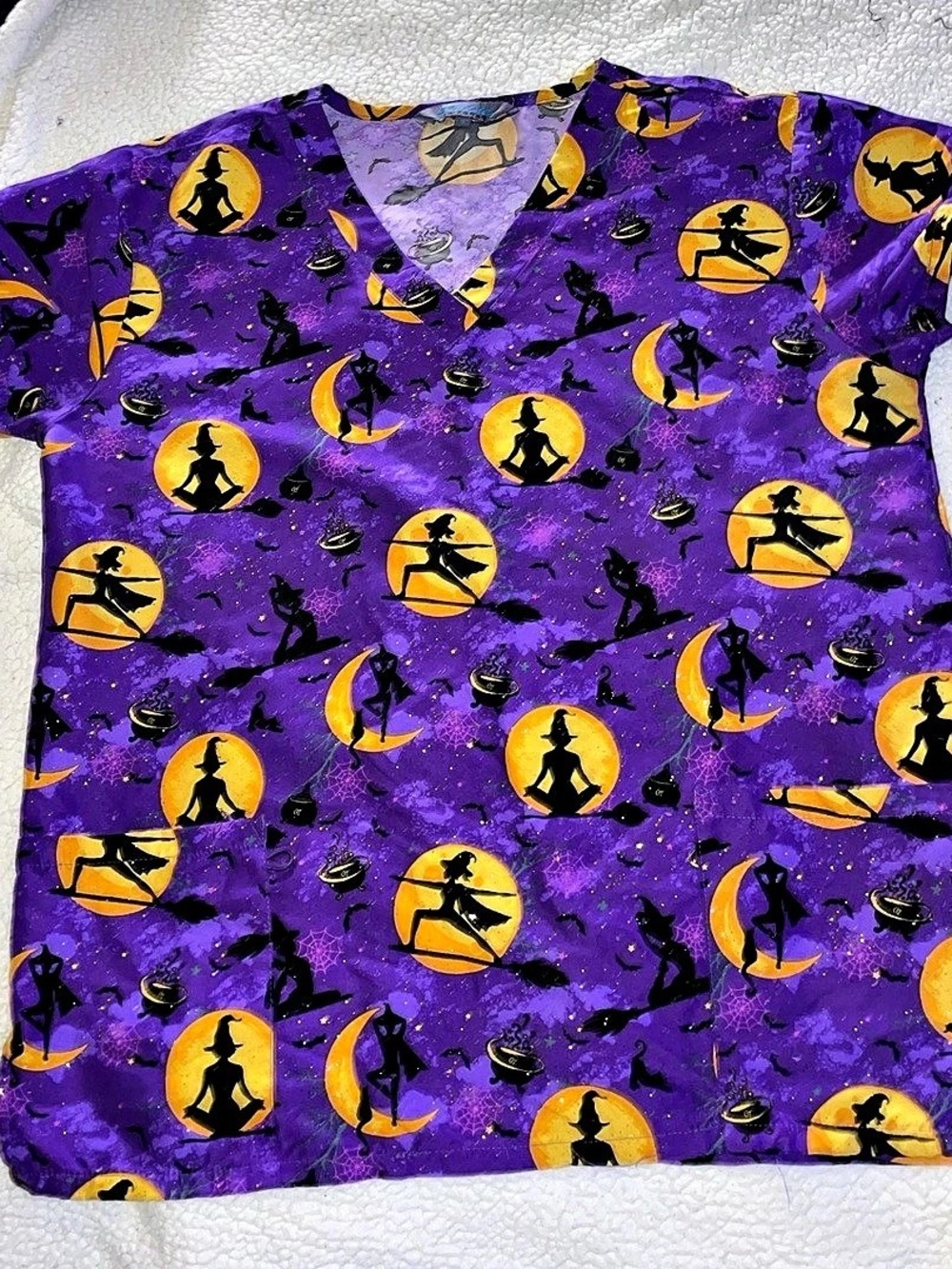 Cherokee Witch Print Short Sleeve Tee Size Medium Like New